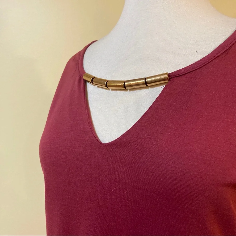 Keyhole Necklace V Neck Shift Dress Burgundy - Picture 5 of 7